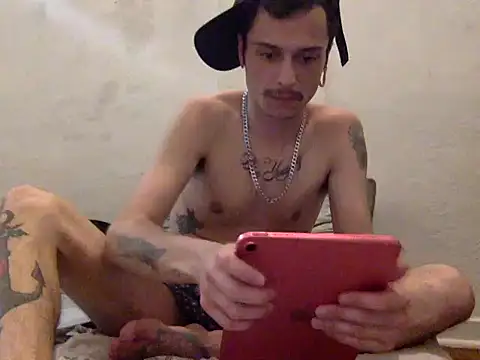 Snapshot of chrisalmeid_ chatting on October 13, 12:54 am chrisalmeid online show from October 13, 12:54 am