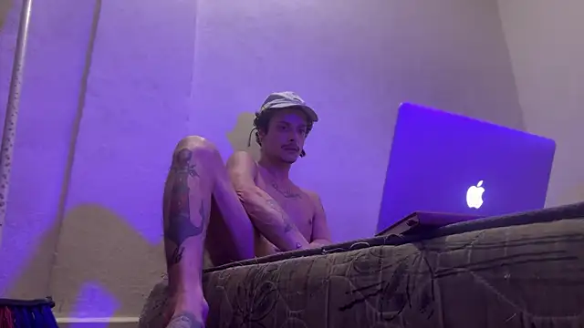 chrisalmeid  online show from April 5, 8:11 am