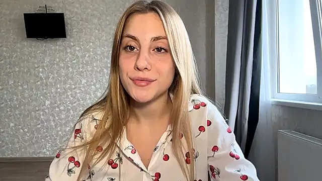 DreamyOlivia online show from November 1, 11:45 am