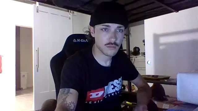 Snapshot of Jbenz420 chatting on June 18, 9:52 pm Jbenz420 online show from June 18, 9:52 pm