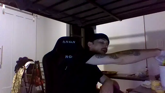 Snapshot of Jbenz420 chatting on June 22, 1:40 am Jbenz420 online show from June 22, 1:40 am