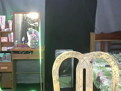 miss ele online show from October 15, 11:49 pm