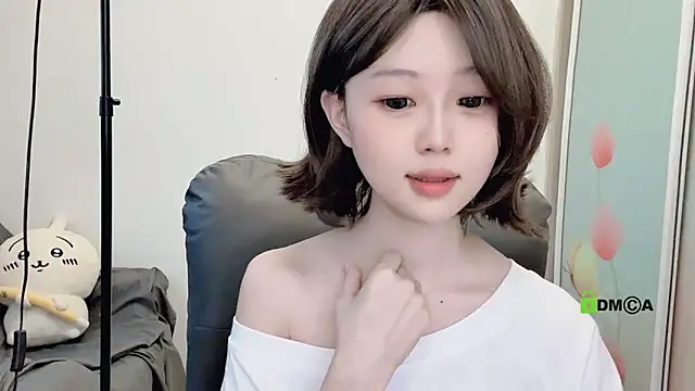 Snapshot of gummy-candy chatting on October 5, 1:37 am gummy-candy online show from October 5, 1:37 am