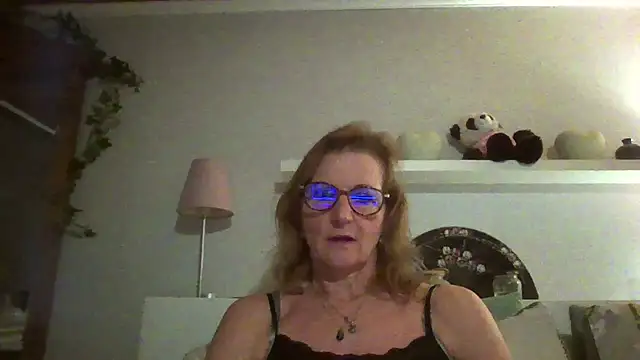 Snapshot of Valinella chatting on December 3, 7:45 pm Valinella online show from December 3, 7:45 pm