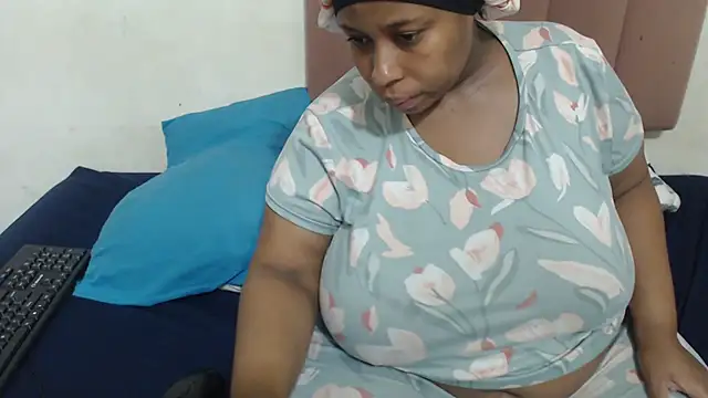 Chubby Queenx255 online show from November 8, 8:40 pm