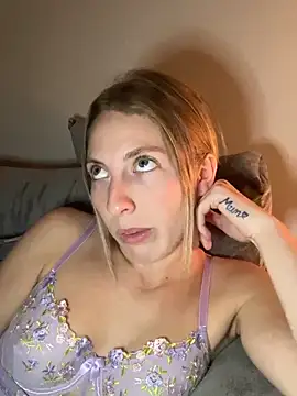 Snapshot of CheekyChelseaX chatting on November 11, 8:20 pm CheekyChelseaX online show from November 11, 8:20 pm