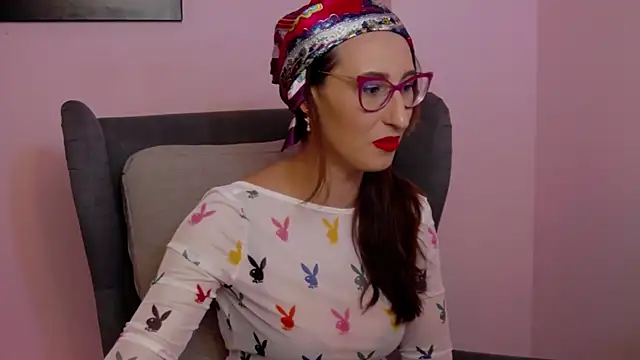 Snapshot of LysAd chatting on February 14, 5:21 pm LysAd online show from February 14, 5:21 pm