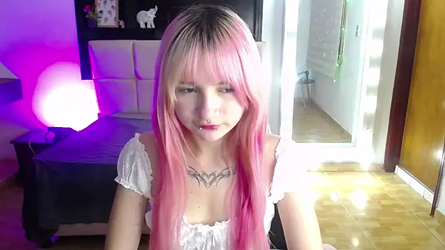 Snapshot of _Charlotte_Collins_ chatting on June 23, 4:05 pm Charlotte Collins online show from June 23, 4:05 pm