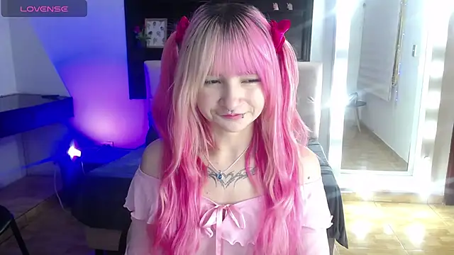 Snapshot of _Charlotte_Collins_ chatting on July 1, 4:29 pm Charlotte Collins online show from July 1, 4:29 pm
