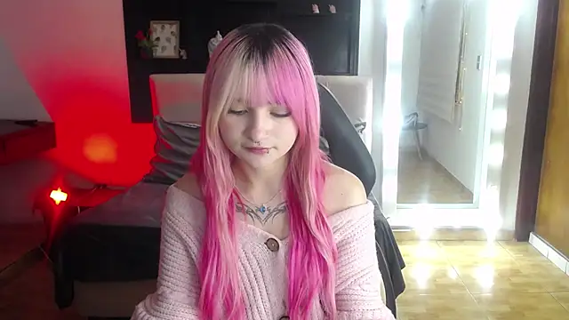Snapshot of _Charlotte_Collins_ chatting on July 3, 3:51 pm Charlotte Collins online show from July 3, 3:51 pm
