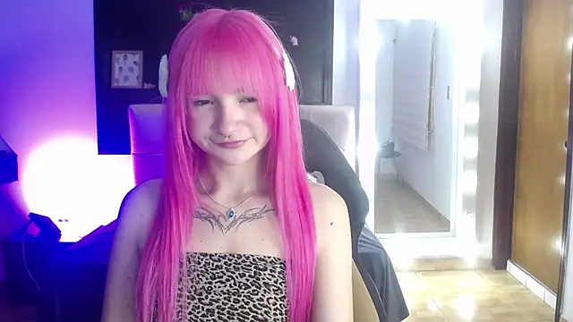 Snapshot of _Charlotte_Collins_ chatting on July 17, 4:34 pm Charlotte Collins online show from July 17, 4:34 pm