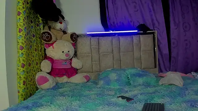 sophiaydaphne online show from April 8, 12:10 am