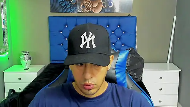 Snapshot of AngelAndChris chatting on September 24, 12:08 pm AngelAndChris online show from September 24, 12:08 pm