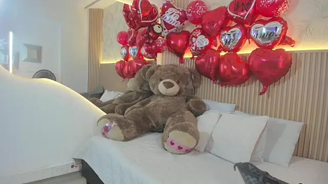 Liss-Reyes online show from February 15, 1:31 pm