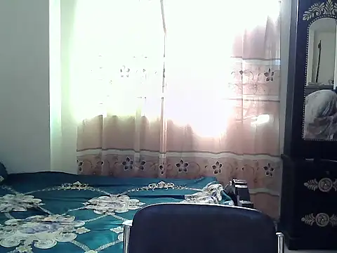 Snapshot of Elena_cruz5 chatting on October 15, 1:50 am Elena cruz5 online show from October 15, 1:50 am