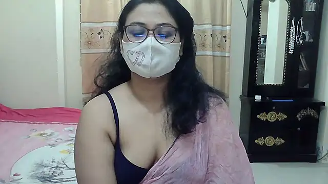 Snapshot of Elena_cruz5 chatting on November 18, 12:05 am Elena cruz5 online show from November 18, 12:05 am