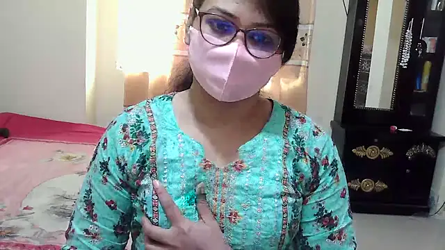 Snapshot of Elena_cruz5 chatting on December 22, 2:41 am Elena cruz5 online show from December 22, 2:41 am