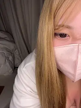 Snapshot of Chua-chan chatting on October 21, 7:36 pm Chua-chan online show from October 21, 7:36 pm