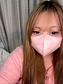 Snapshot of Chua-chan chatting on October 23, 5:01 pm Chua-chan online show from October 23, 5:01 pm