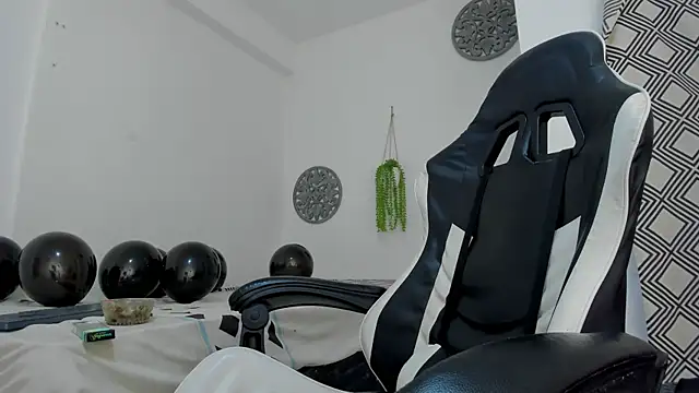 Jax Maliq online show from October 16, 6:03 am