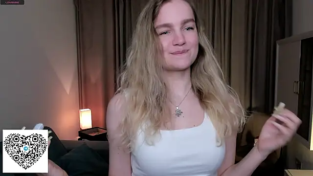 KerenFurguson online show from October 8, 8:17 pm