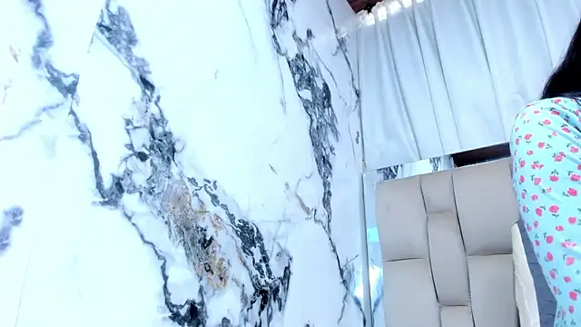 Snapshot of maraa_X chatting on January 31, 8:29 pm maraa X online show from January 31, 8:29 pm