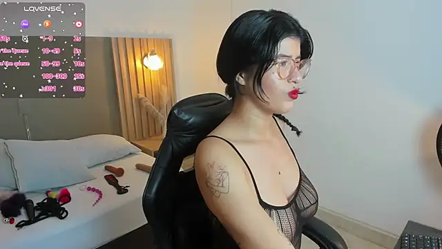 caroline 00403  online show from October 1, 7:09 pm