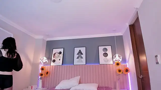 Nina Ford online show from November 7, 3:06 am