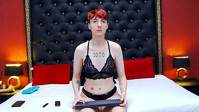 Luna Devil  online show from November 5, 6:30 pm