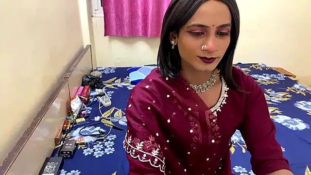 Snapshot of LuvLayla chatting on November 4, 5:56 pm LuvLayla online show from November 4, 5:56 pm