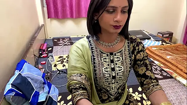 Snapshot of LuvLayla chatting on November 11, 6:08 pm LuvLayla online show from November 11, 6:08 pm