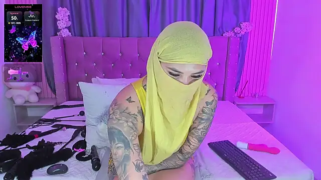 Nayla-Mouna online show from March 5, 7:54 pm