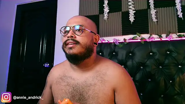  leda swan  online show from March 29, 9:09 am