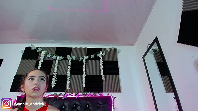  leda swan  online show from April 9, 11:04 am