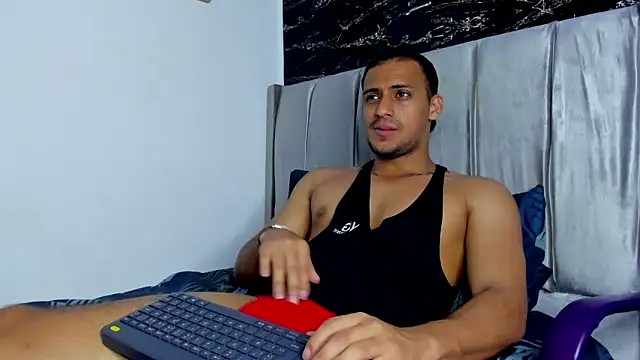 Snapshot of Thomas_Wayne chatting on March 8, 6:39 am Thomas Wayne online show from March 8, 6:39 am