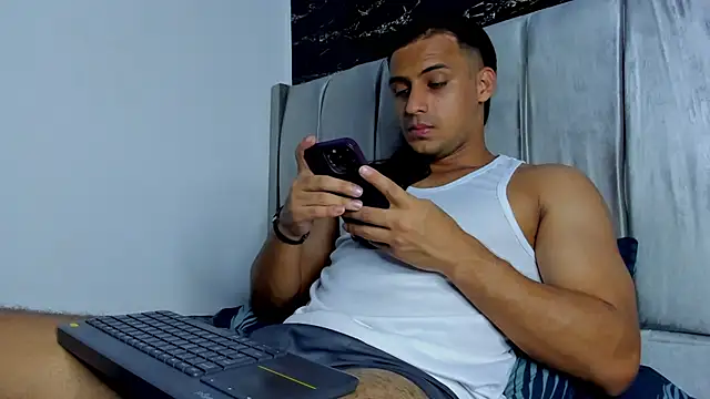 Snapshot of Thomas_Wayne chatting on March 24, 6:40 am Thomas Wayne online show from March 24, 6:40 am