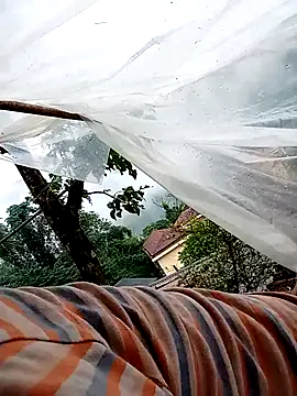 Snapshot of omiu-baby chatting on October 7, 12:30 am omiu-baby online show from October 7, 12:30 am