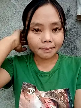 Snapshot of omiu-baby chatting on October 11, 1:49 am omiu-baby online show from October 11, 1:49 am