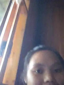 Snapshot of omiu-baby chatting on October 24, 1:24 am omiu-baby online show from October 24, 1:24 am