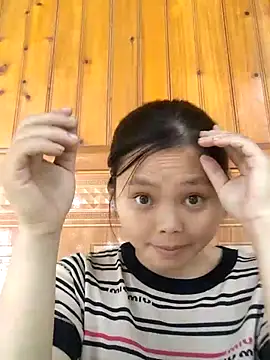 Snapshot of omiu-baby chatting on October 31, 5:08 am omiu-baby online show from October 31, 5:08 am