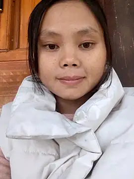 Snapshot of omiu-baby chatting on November 3, 1:40 am omiu-baby online show from November 3, 1:40 am