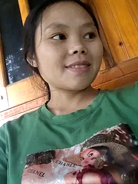 Snapshot of omiu-baby chatting on November 5, 1:05 am omiu-baby online show from November 5, 1:05 am