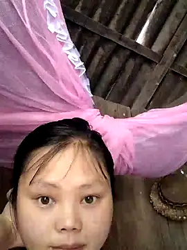 Snapshot of omiu-baby chatting on May 6, 6:52 am omiu-baby online show from May 6, 6:52 am