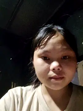 Snapshot of omiu-baby chatting on May 17, 10:28 pm omiu-baby online show from May 17, 10:28 pm