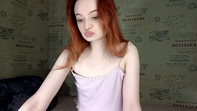 Snapshot of emi_less chatting on October 19, 4:40 pm emi less online show from October 19, 4:40 pm