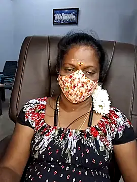 Snapshot of umashreetamil chatting on October 10, 4:33 am umashreetamil online show from October 10, 4:33 am