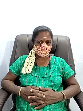 Snapshot of umashreetamil chatting on October 11, 6:23 am umashreetamil online show from October 11, 6:23 am