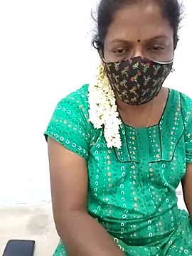 Snapshot of umashreetamil chatting on October 12, 1:15 am umashreetamil online show from October 12, 1:15 am