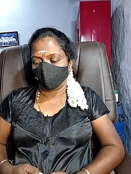 Snapshot of umashreetamil chatting on October 14, 5:08 am umashreetamil online show from October 14, 5:08 am