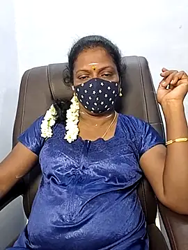 Snapshot of umashreetamil chatting on October 18, 7:09 am umashreetamil online show from October 18, 7:09 am